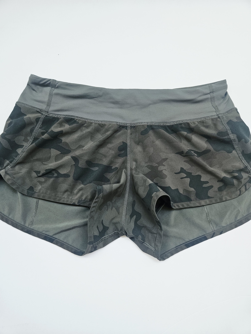 Lululemon Speed Up Olive Camo Athletic Running Shorts Size 6 With Pocket